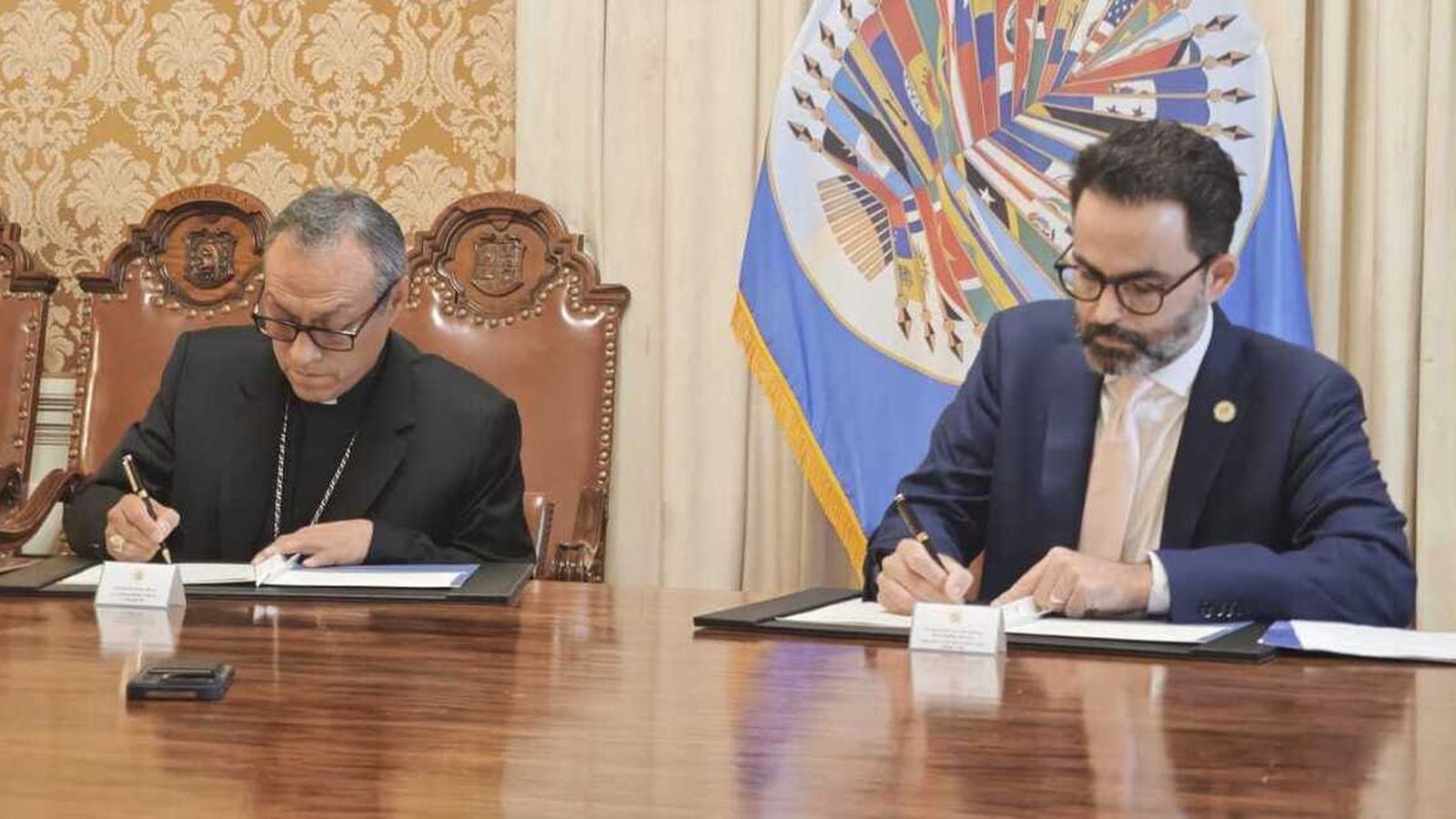 Firma de convenio de colaboración entre el Celam y la OEA