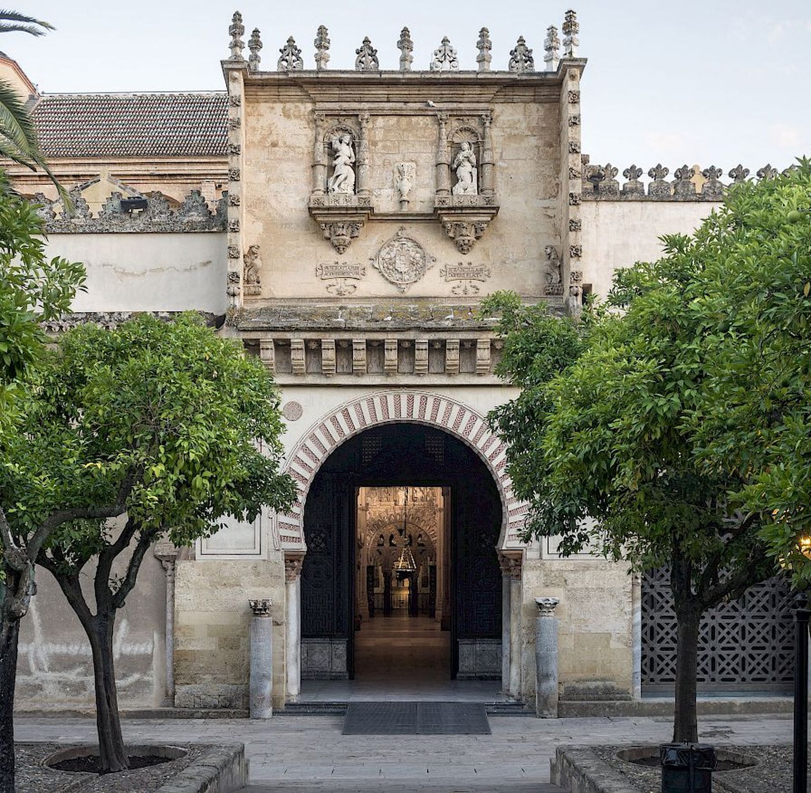 Puerta de la catedral de Córdoba
