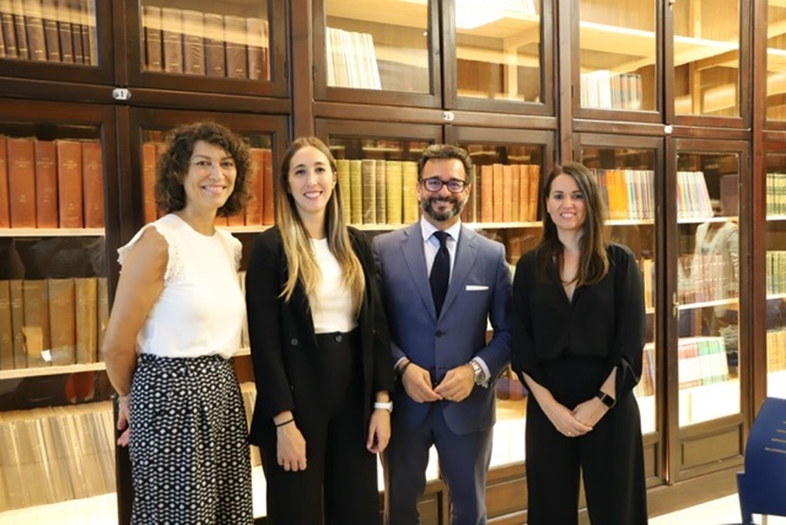 Paula Villegas Martos y los directores de la tesis