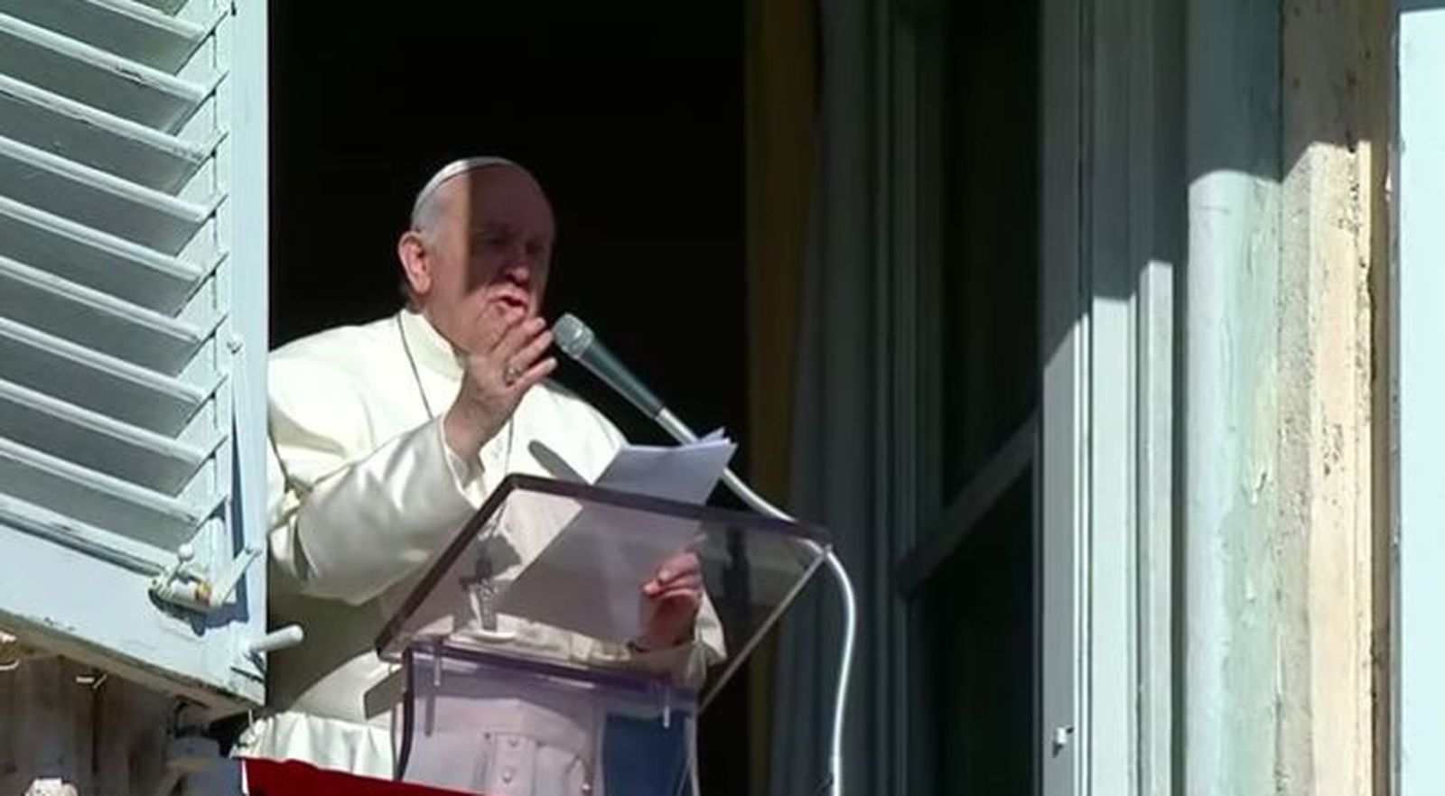Francisco, durante el Angelus