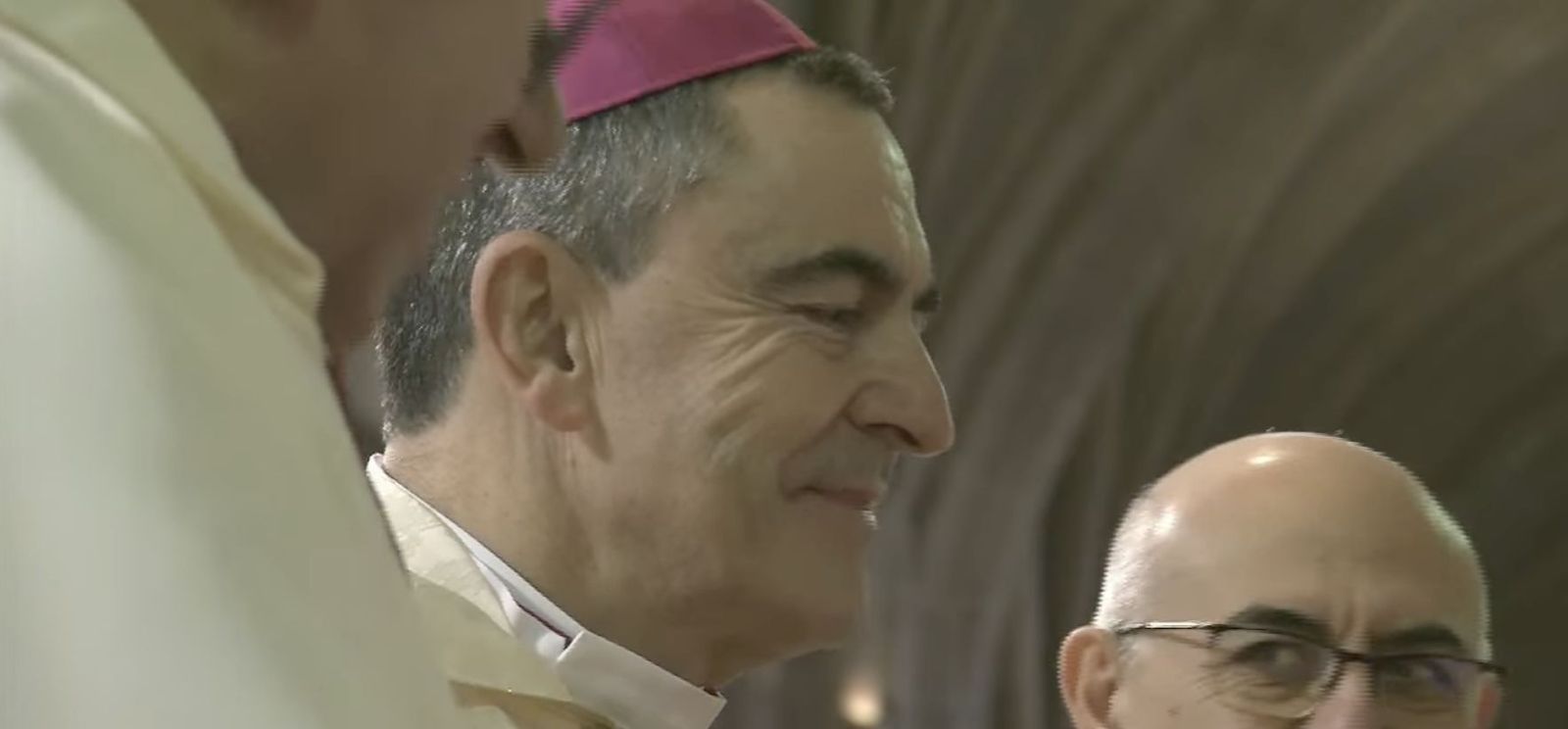 El nuevo obispo, tras la lectura de las Cartas Apostólicas