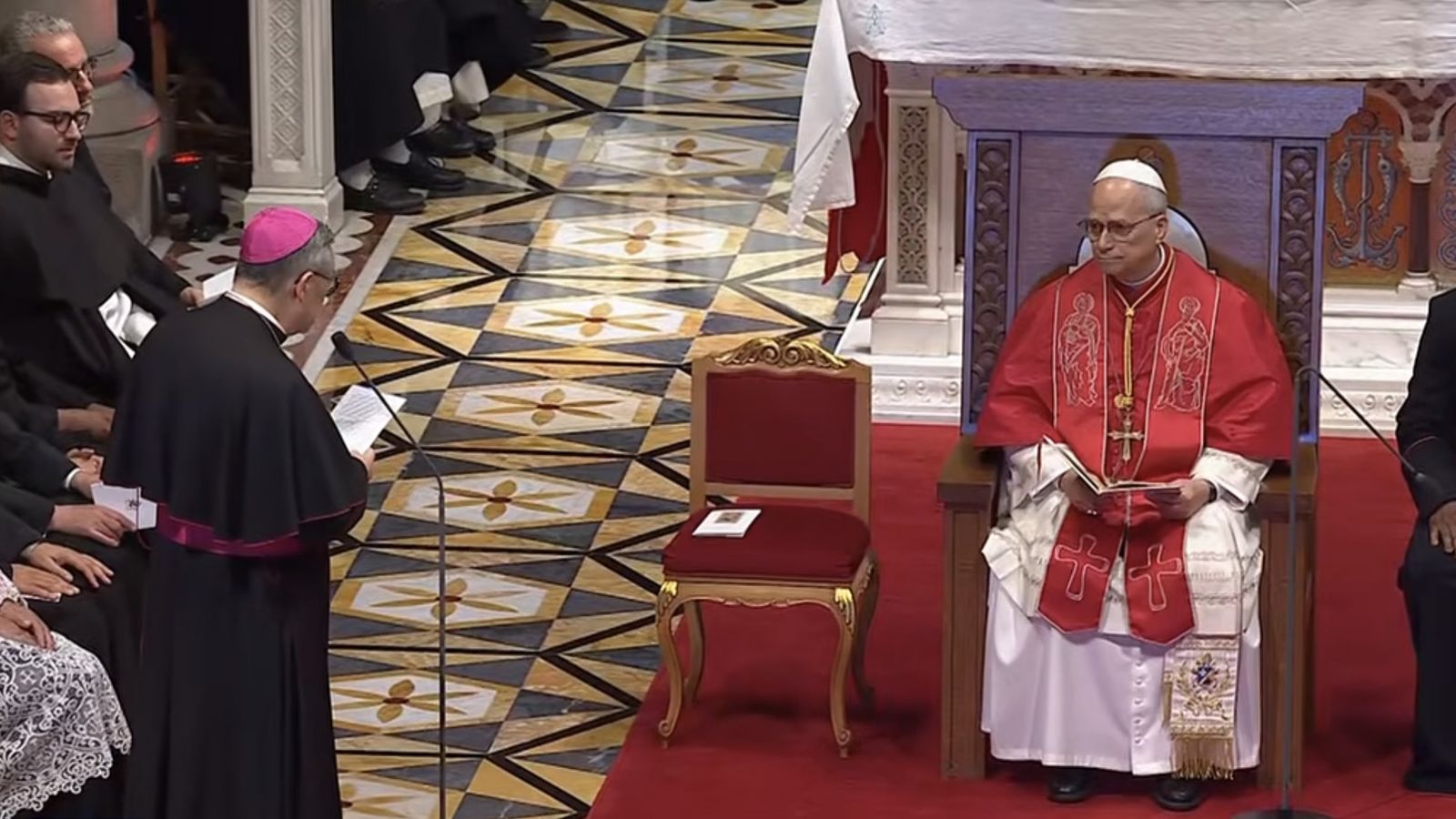 El Papa escucha a monseñor David