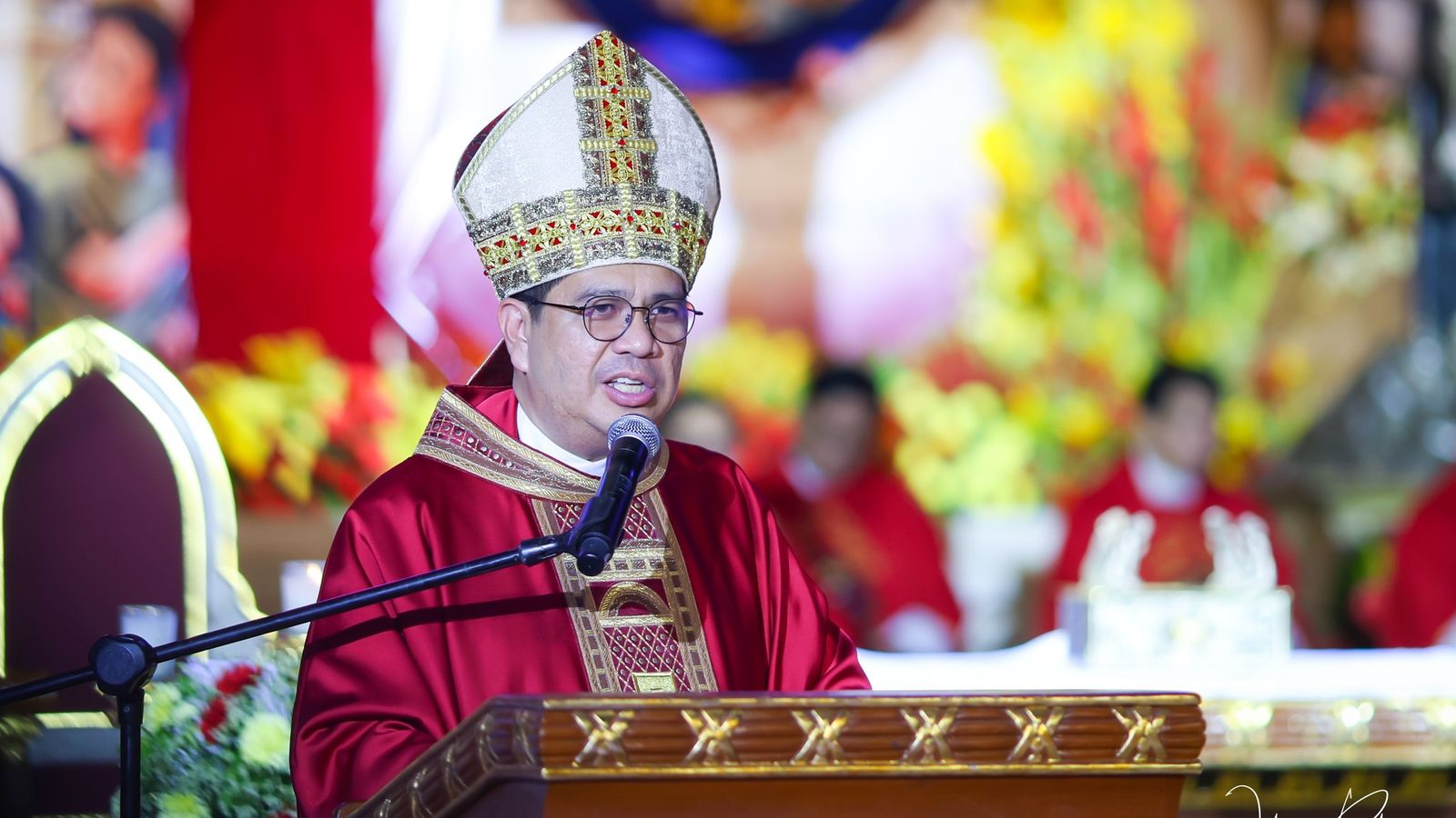 Obispo Rufino Sescon Jr. en la misa de conclusión de la fiesta anual del Nazareno Negro
