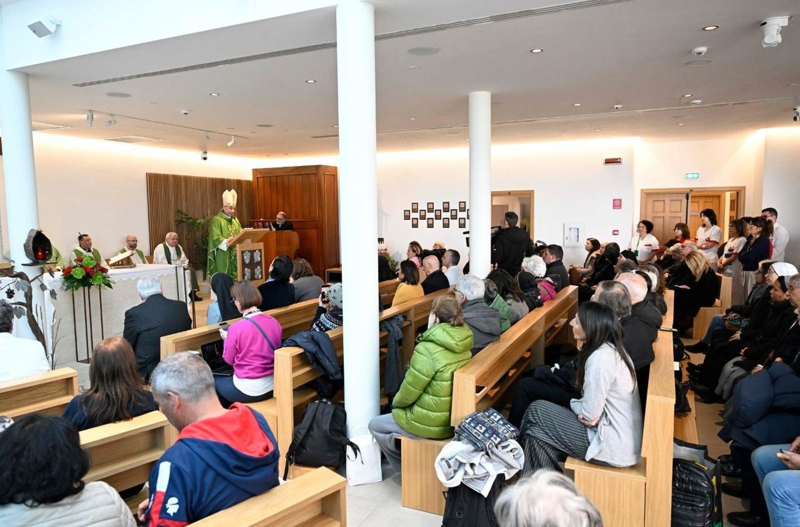 Cardenal Baldo Reina. Misa por el Papa en el Gemelli