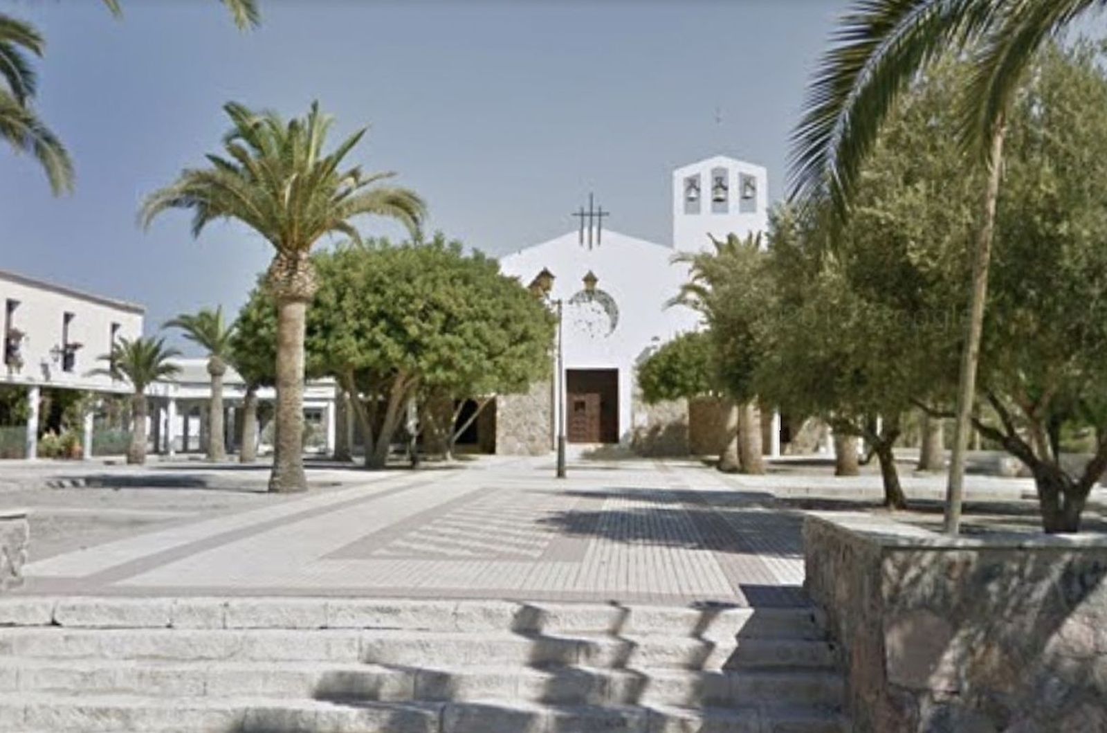 Exterior de la parroquia de San Isidro, en Huércal Overa