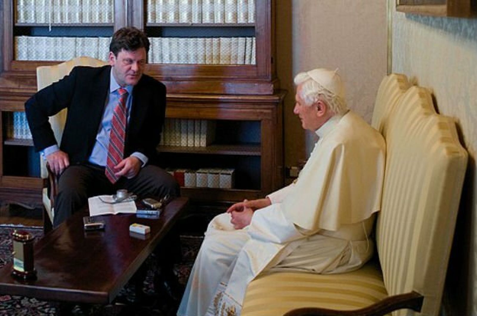 Peter Seewald durante una entrevista a Benedicto