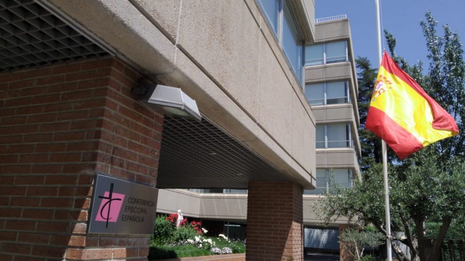 Banderas a media asta en Añastro