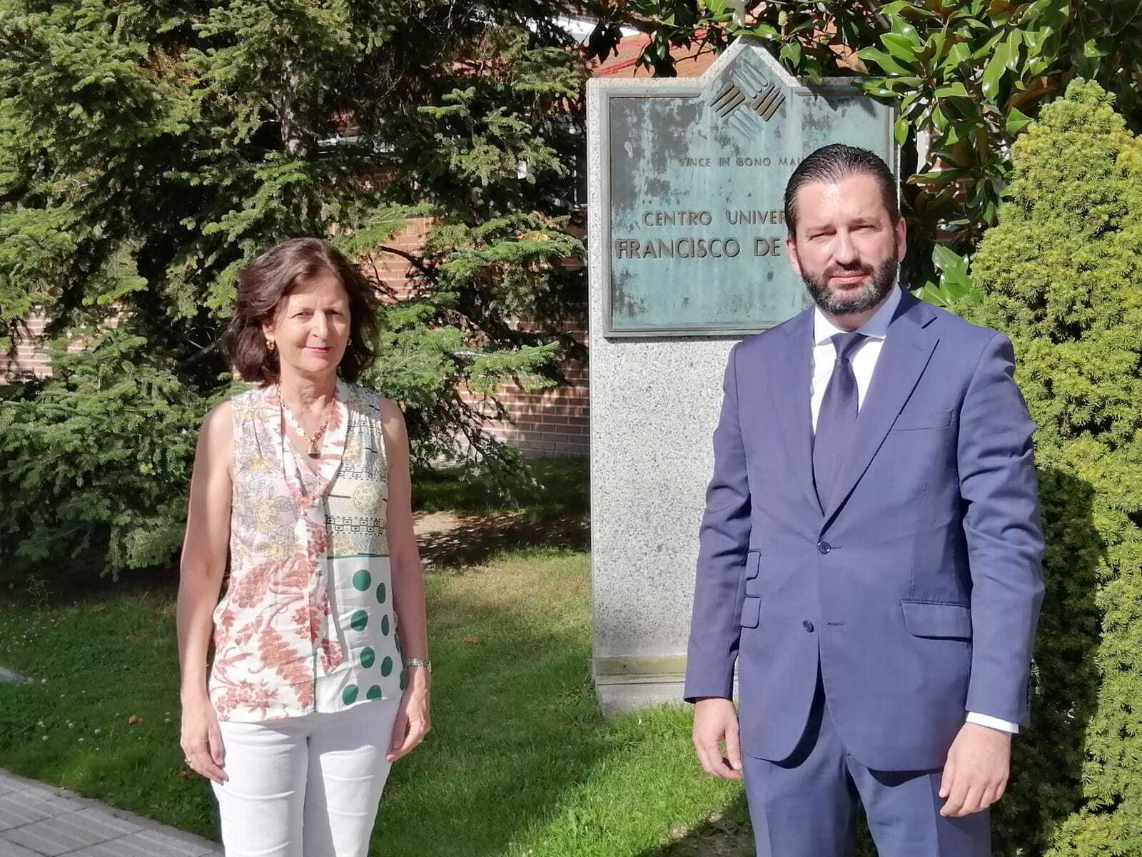 Santiago Portas con Blanca Montero, Directora de Negocios Institucionales y subdirectora general del Banco