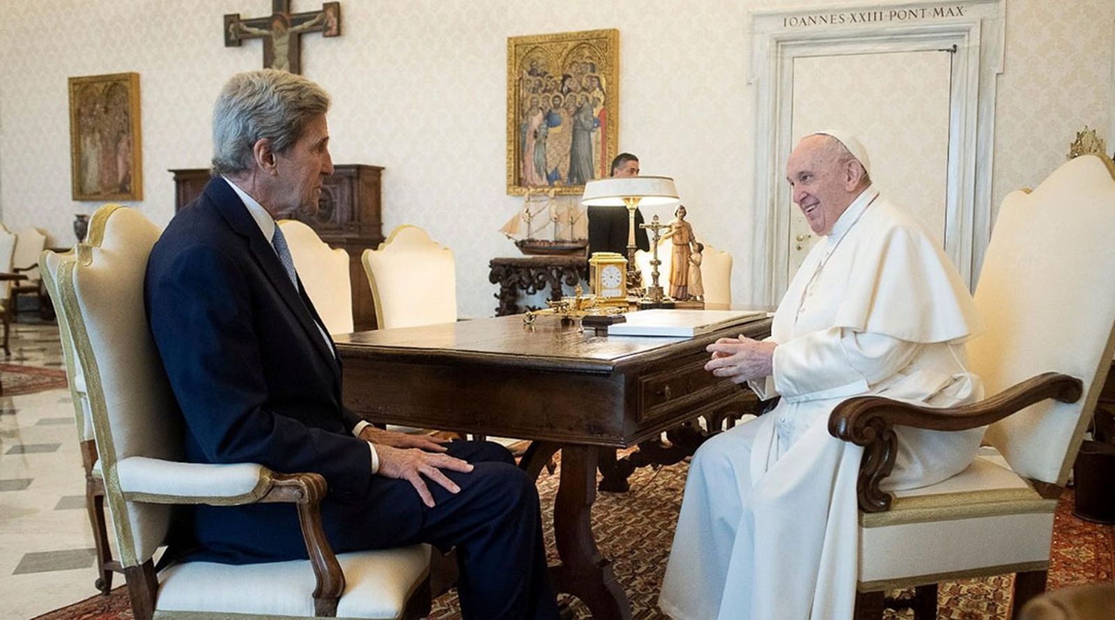 John Forbes Kerry y Francisco hablan del clima