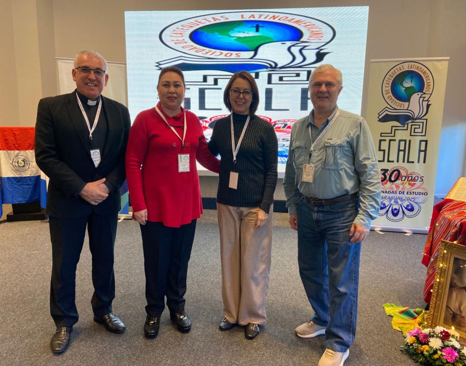 El P. Segura y su equipo la Sociedad de Catequetas Latinoamericanos