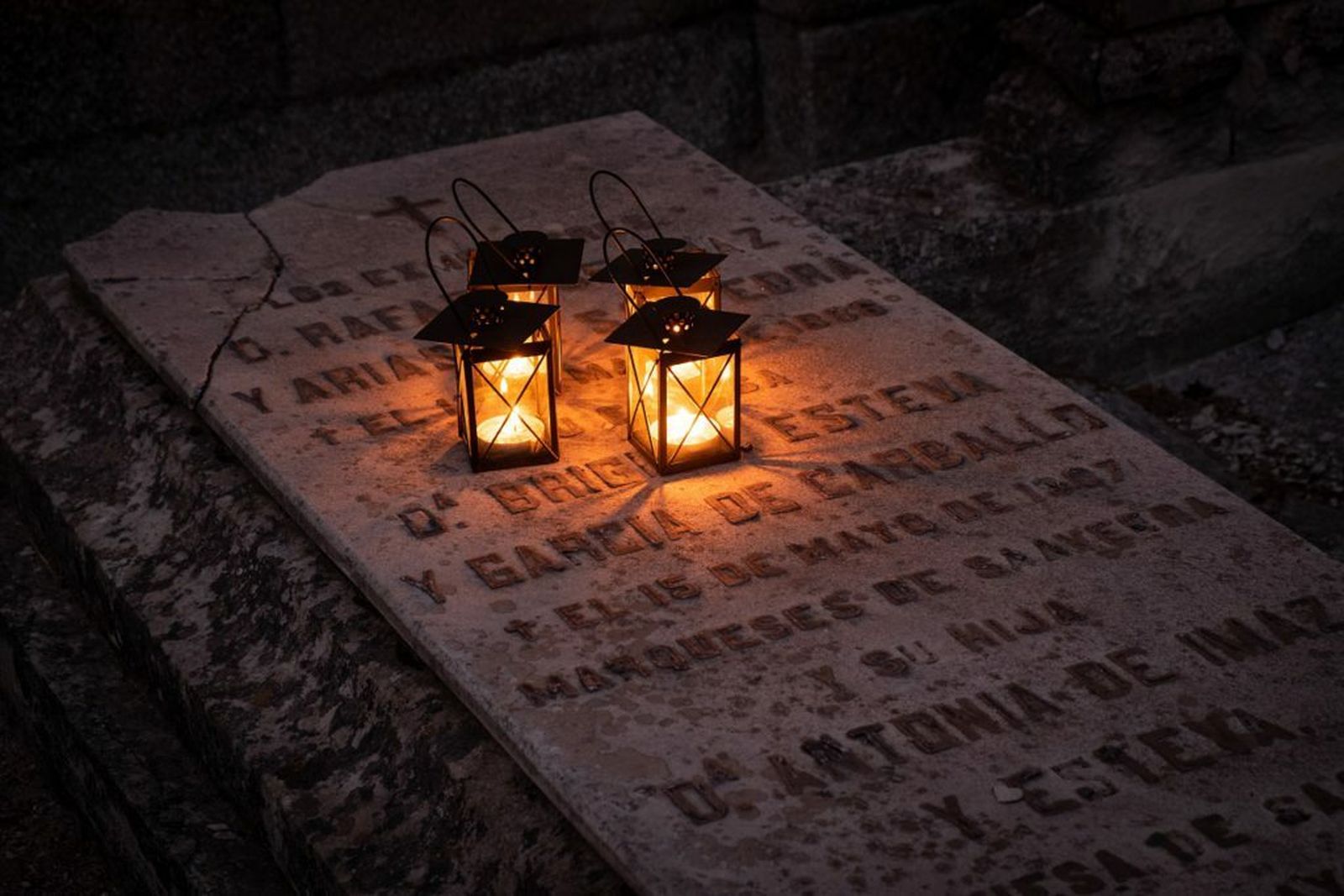 Luces en la Sacramental de San Isidro
