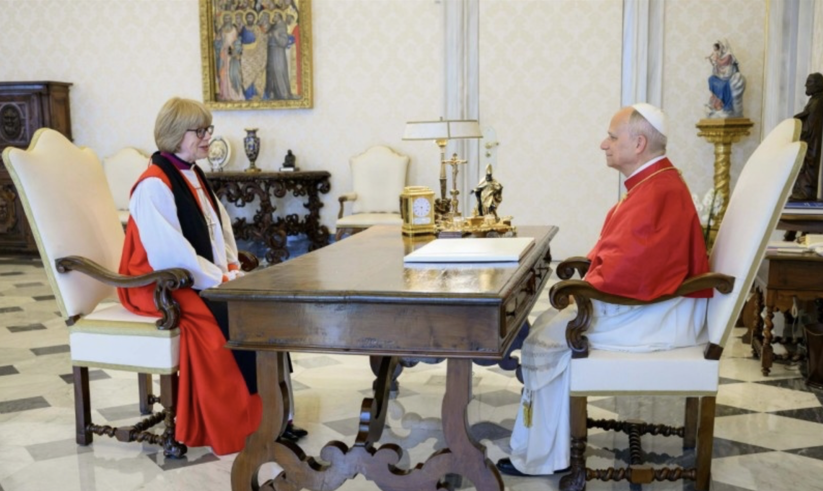 León XIV con la arzobispa de Canterbury, Sarah Mullaly