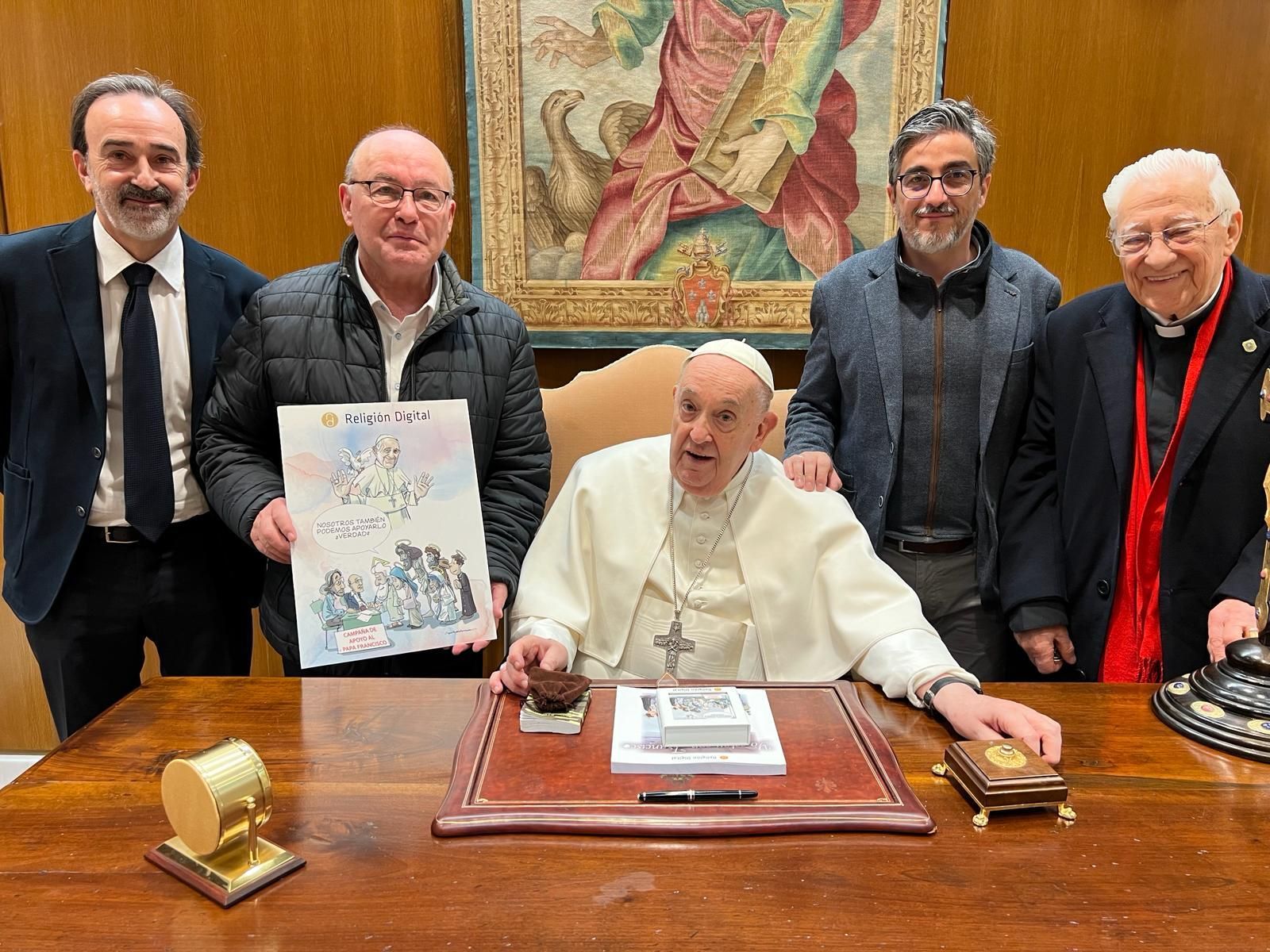 RD, con el Papa y el padre Ángel. Foto de sor Lucia Caram