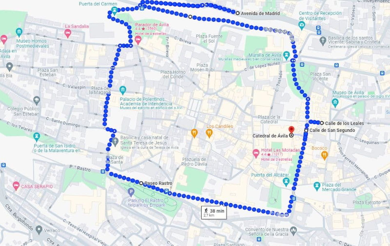 El recorrido habitual del vía crucis por el recinto amurallado de Ávila