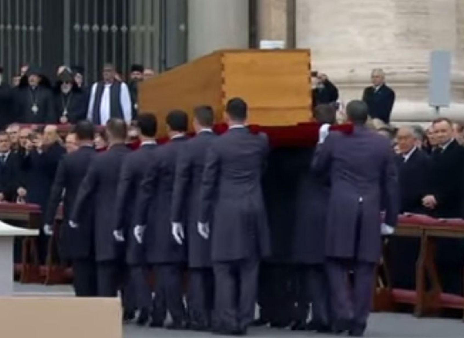 Traslado del féretro de Benedicto XVI