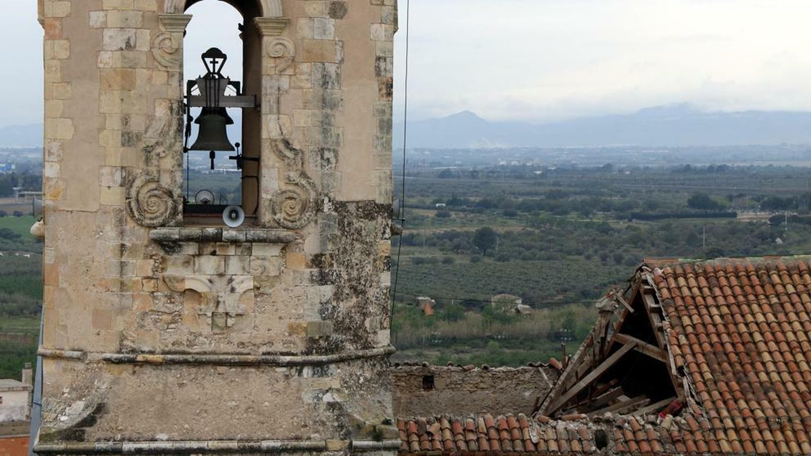 Iglesia medio derrumbada