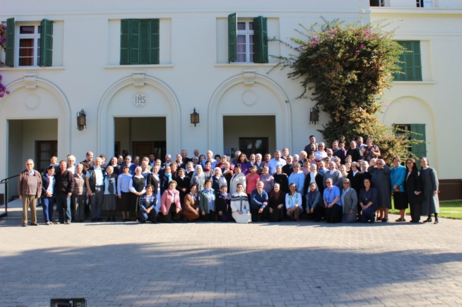 Foto de familia quincuagésima asamblea general de superioras y superiores mayores de la Conferencia de Religiosas y Religiosos de Chile (CONFERRE).