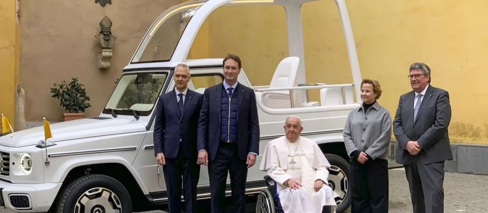 El primer papamóvil completamente eléctrico