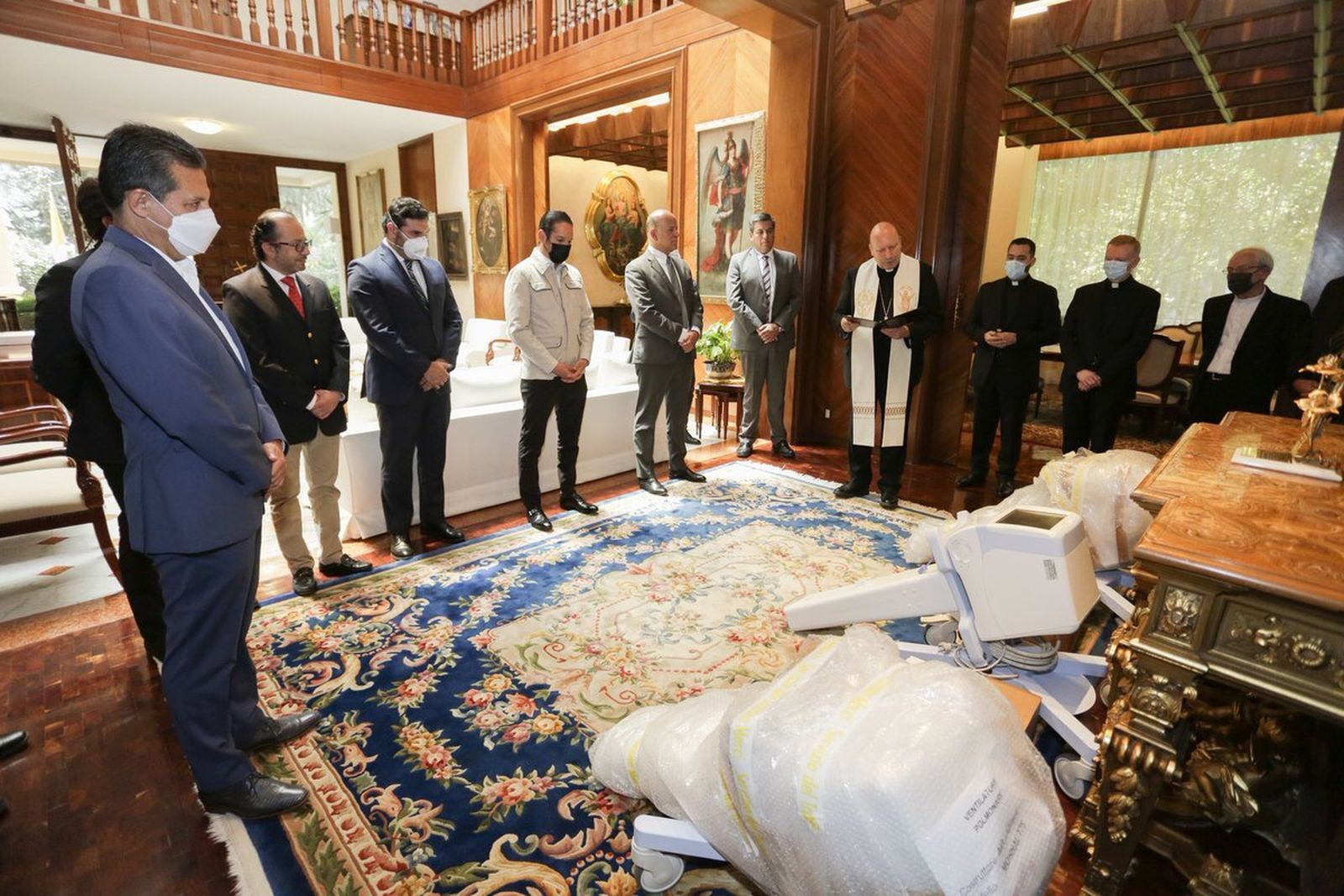 Francisco dona respiradores y equipo médico a México