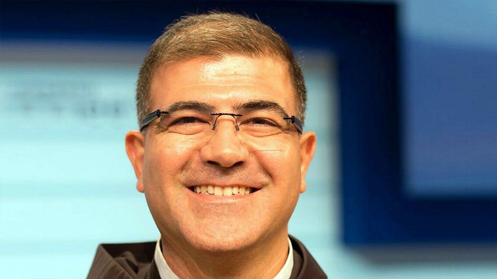 Padre Firas Lufti, un franciscano sirio que hoy ayuda a los niños a reencontrar la sonrisa