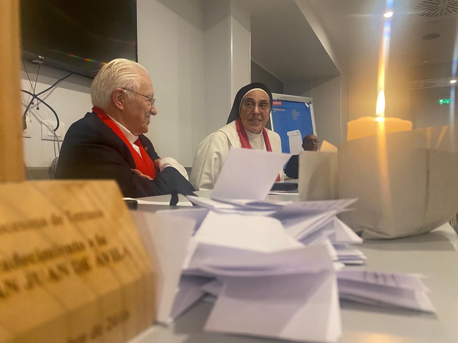 Sor Lucía Caram, y el padre Ángel, en Roma