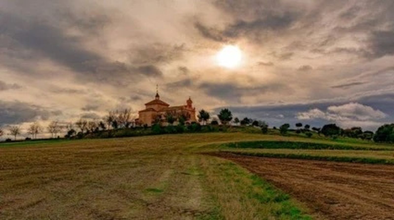 ¿Faltan curas o faltan comunidades?