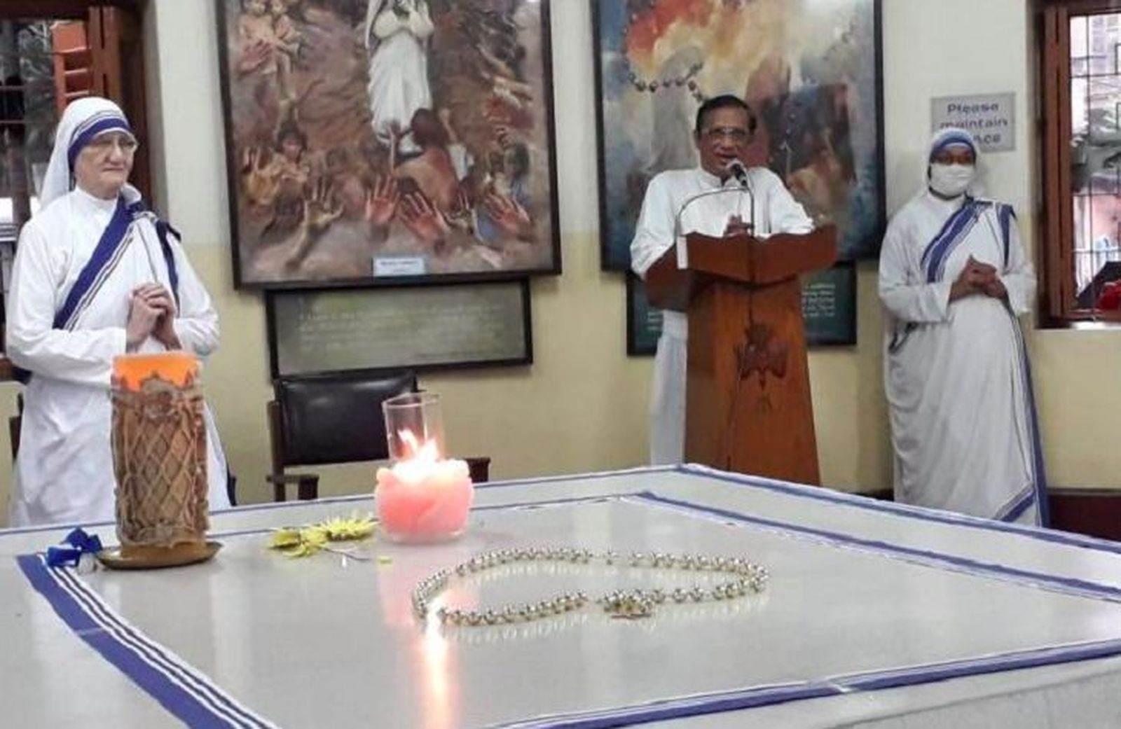 Las Misioneras de la Caridad celebran los 110 años del nacimiento de la Madre Teresa