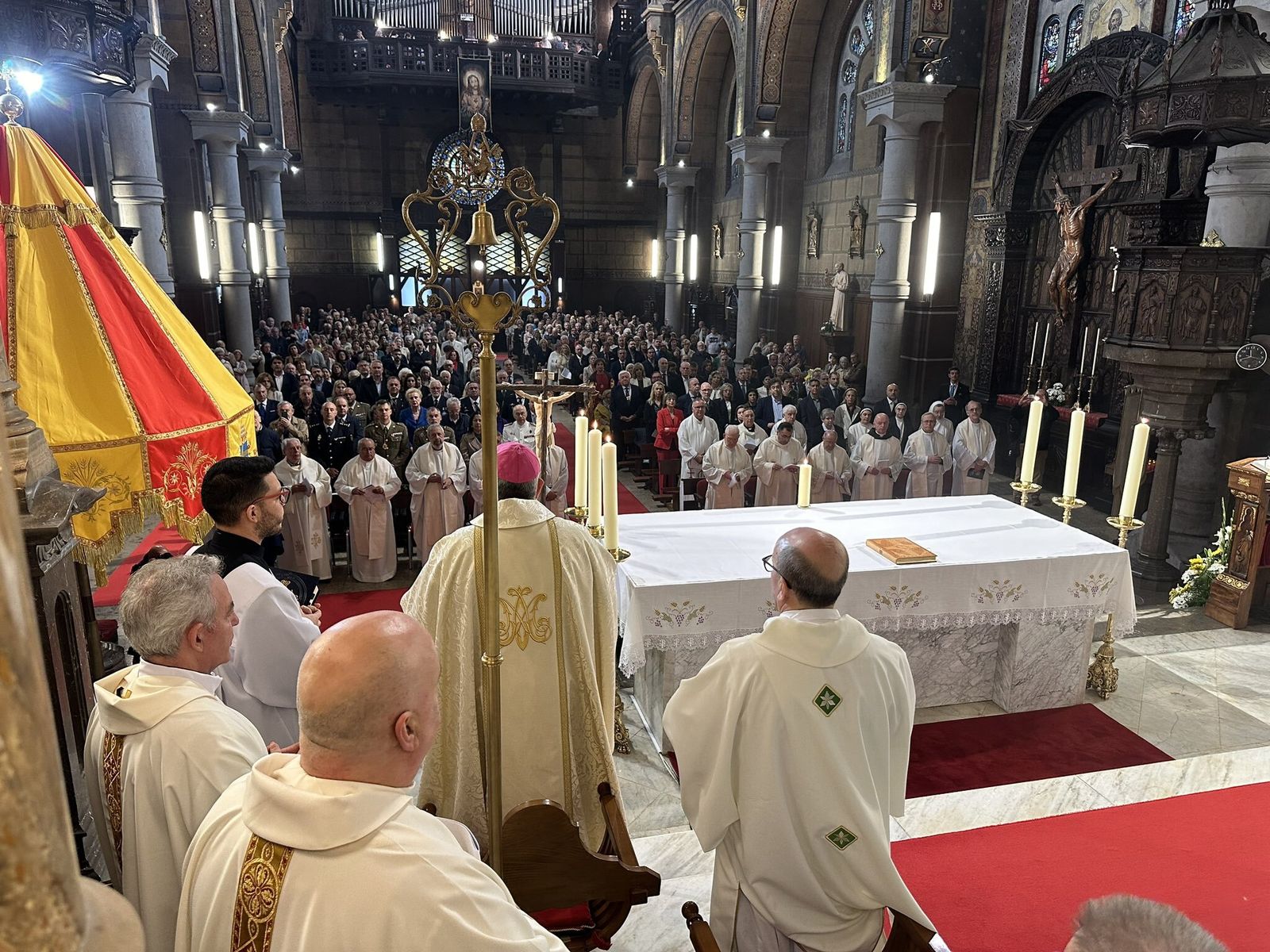 Sanz, en la iglesiona de Gijón