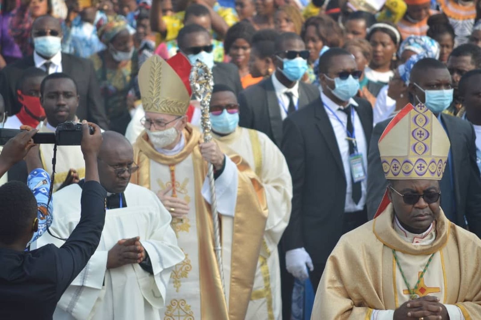 Parolin, en Camerún: la fe es más grande que la política, más grande que las intimidaciones