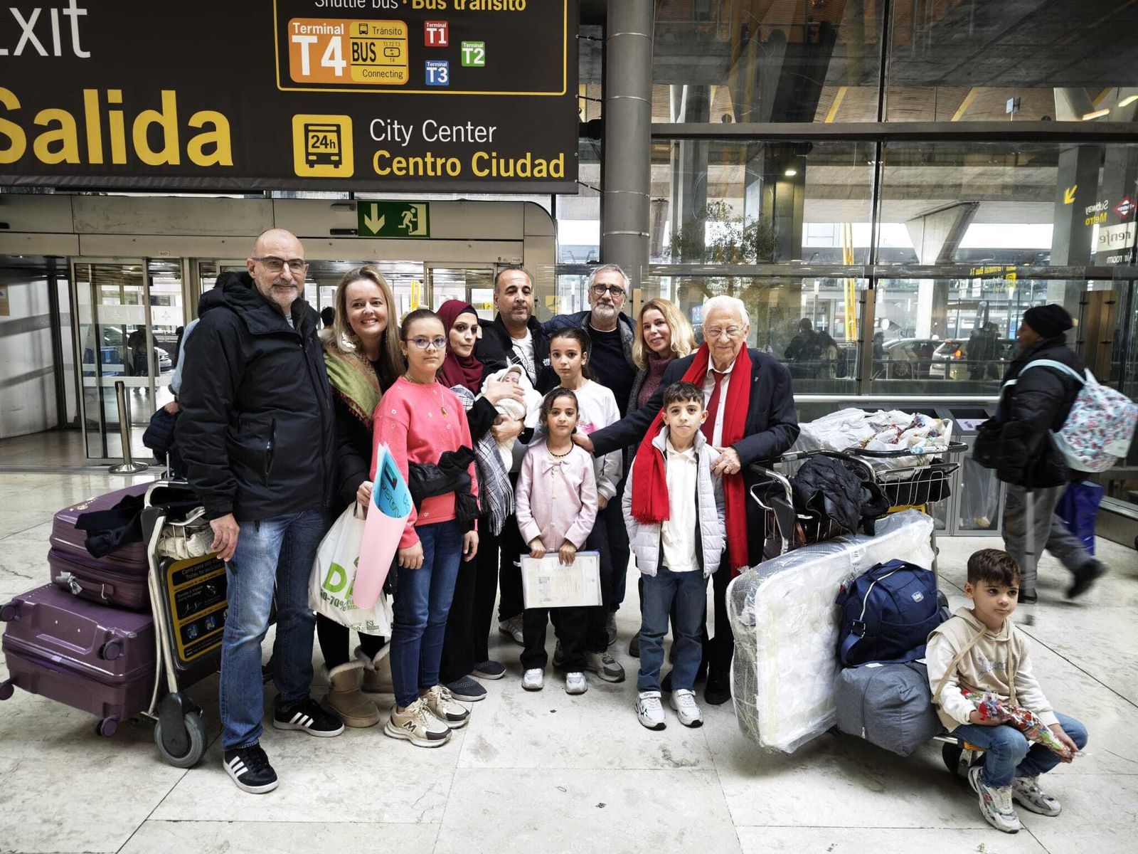 El doctor Refaat Alathamna y su familia, acogidos por Mensajeros de la Paz