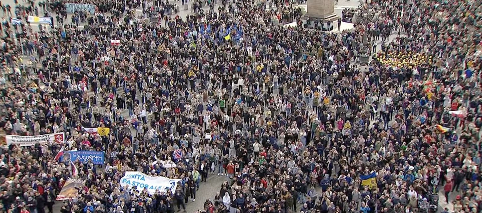 Miles de fieles, en San Pedro