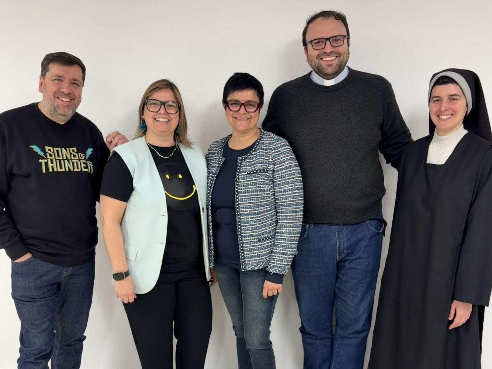 Ponentes participantes en el encuentro junto a Gabriel López y Carolina Romero, directores de Católicos en Red