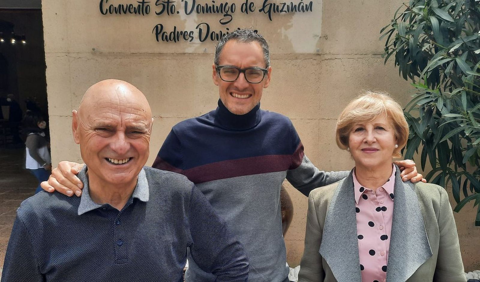 El autor, con sus padres