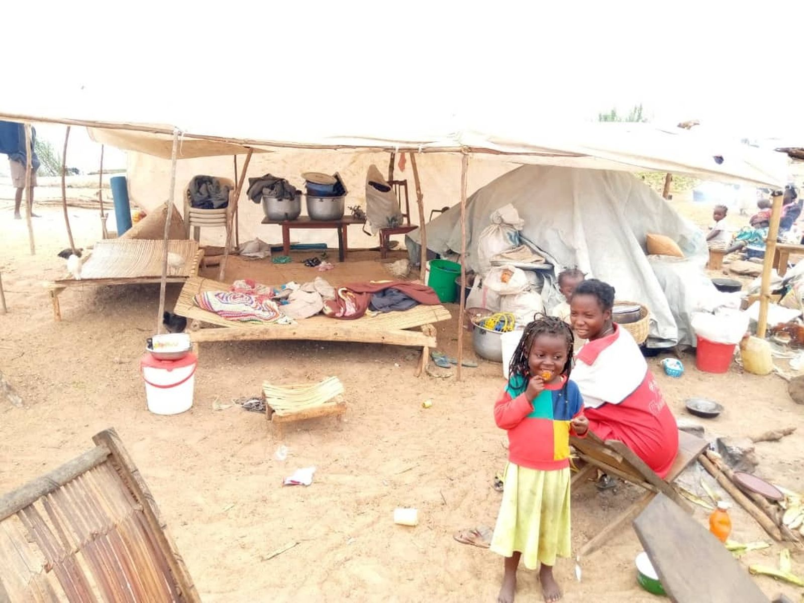 "Sesenta mil personas han huido de la guerra por la enésima vez, ¿a dónde?"