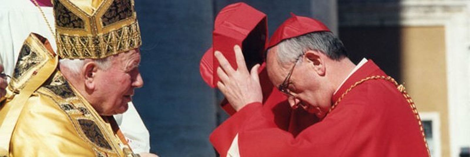 Bergoglio, junto a Juan Pablo II