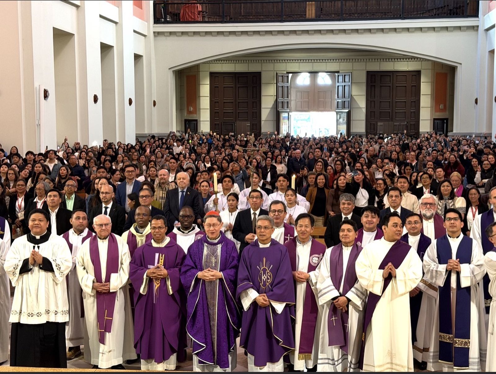 Tagle, en la parroquia de los filipinos en Madrid
