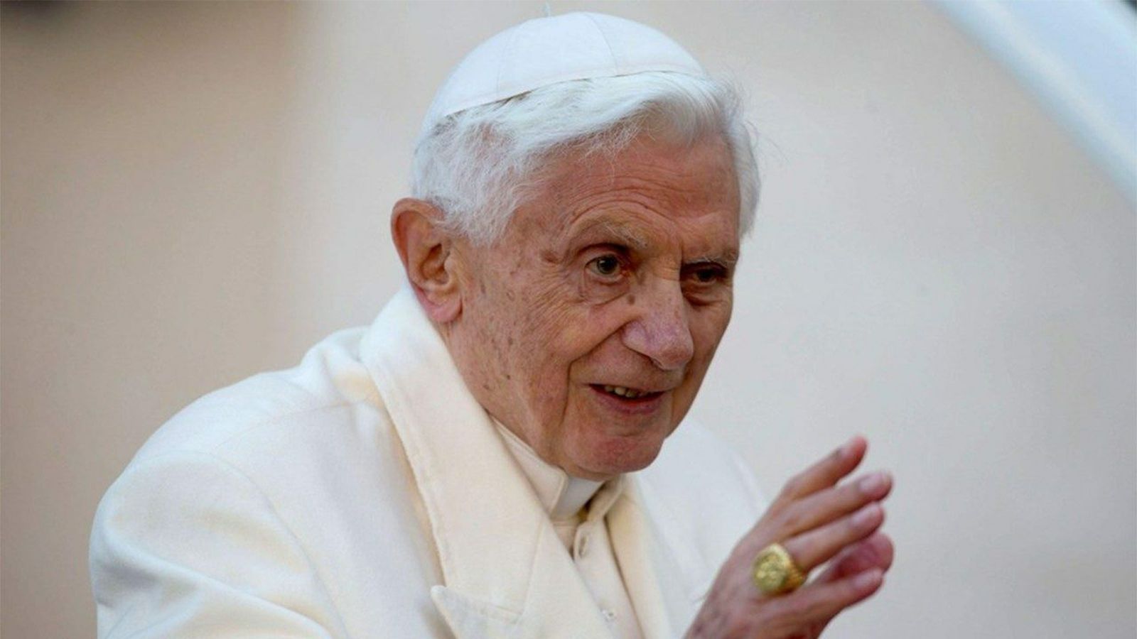 Benedicto cumple 92 años en medio de la polémica