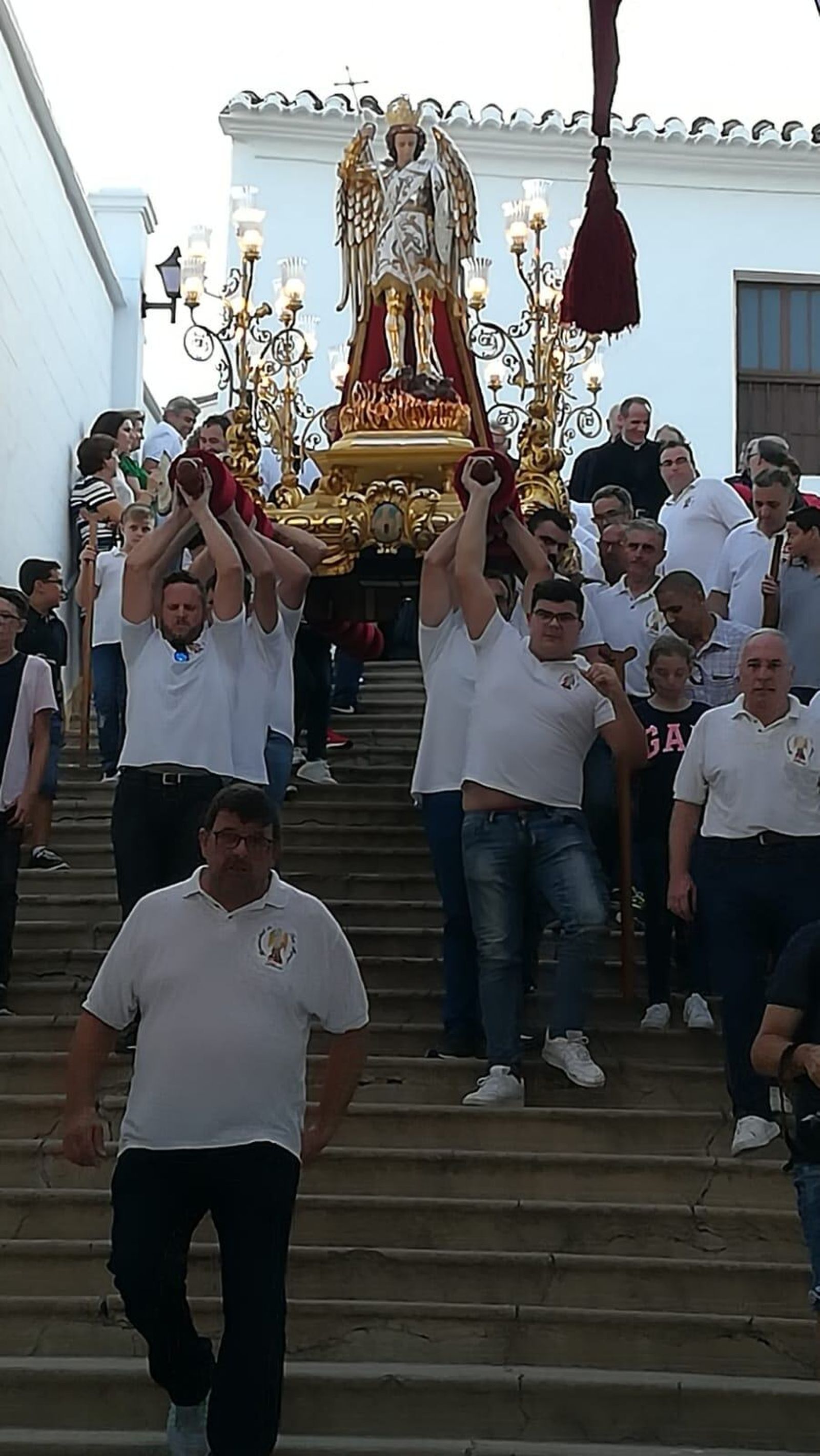 La  popular romería dedicada a san Miguel en Lliria