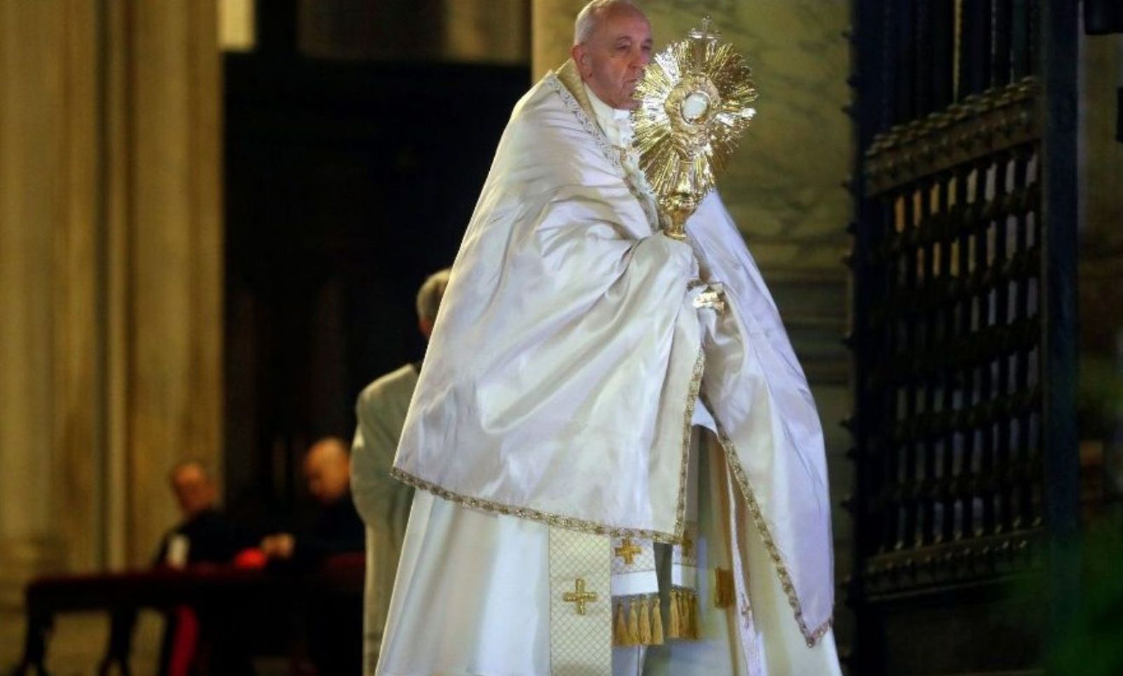 El Papa y el Santísimo