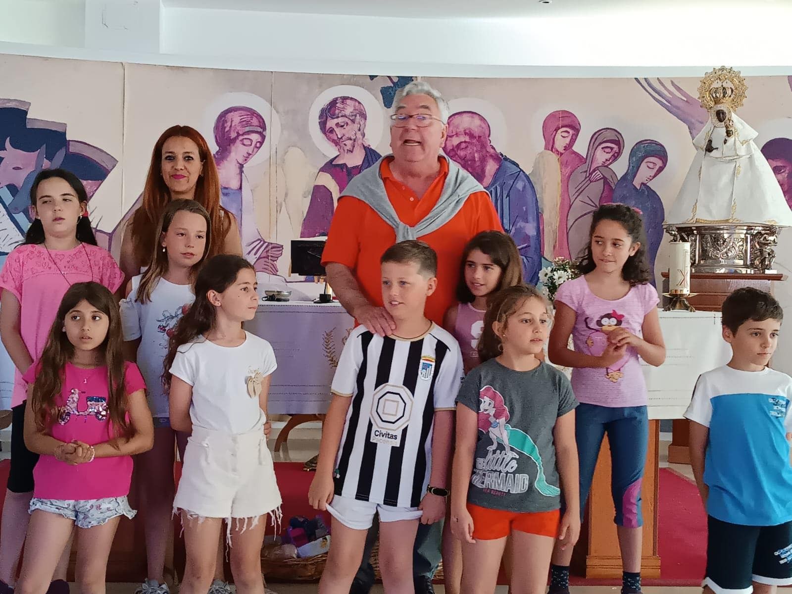 El gozo en las primeras comuniones. El credo de los niños