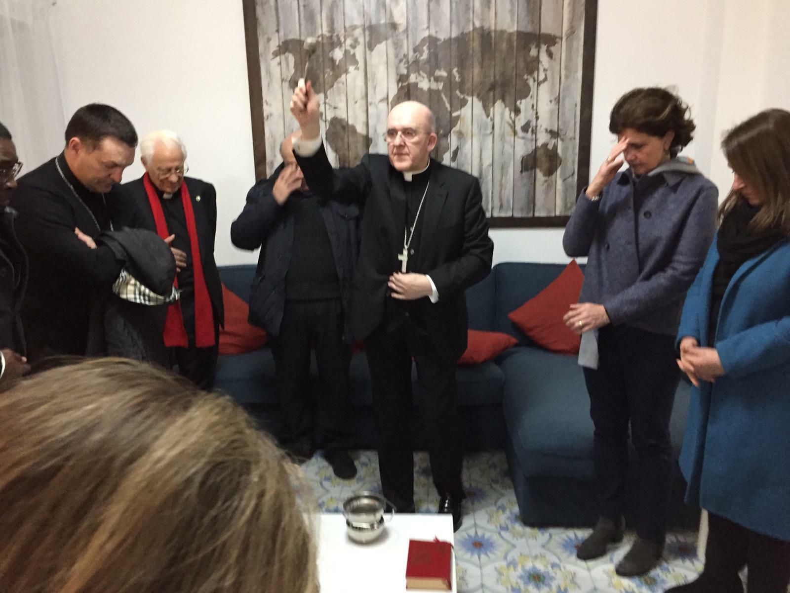 Osoro bendice la Casa de Voluntarios