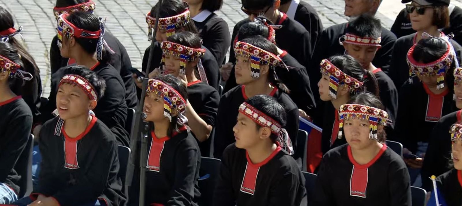 Niños peruanos en la audiencia