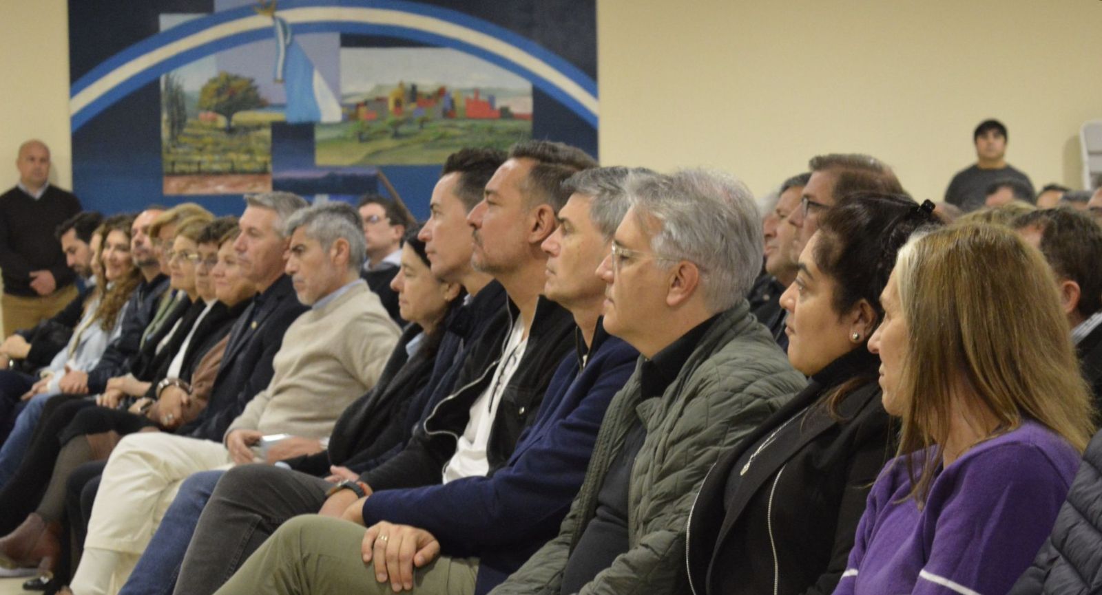 Políticos con el cardenal Rossi