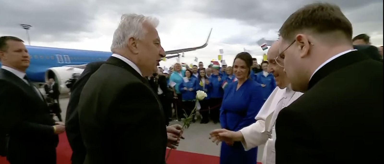 El adiós del Papa a Orbán