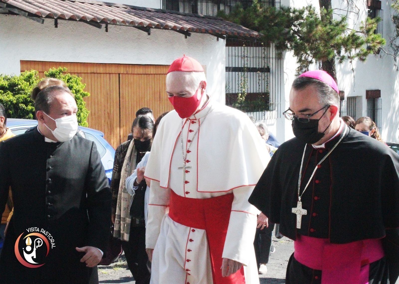 Carlos Aguiar: "¿Qué hacen los sacerdotes católicos, y por qué los necesitamos si mueren igual que los antiguos sacerdotes?"