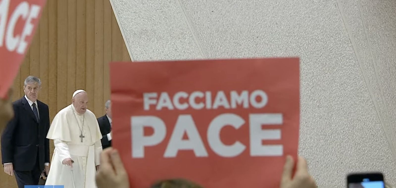 Papa a las Escuela de las Paz