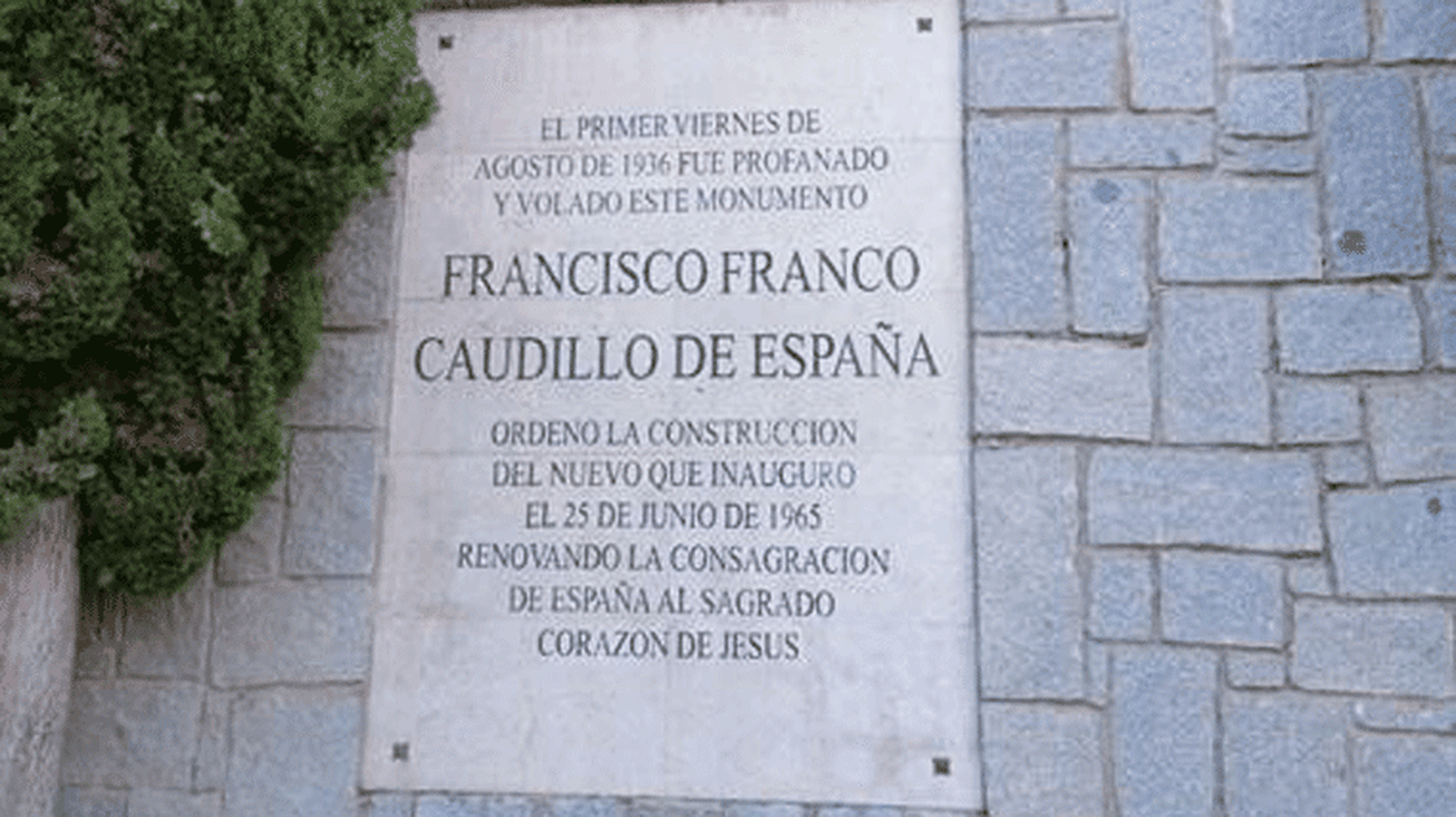 Placa franquista en el Cerro de los Ángeles