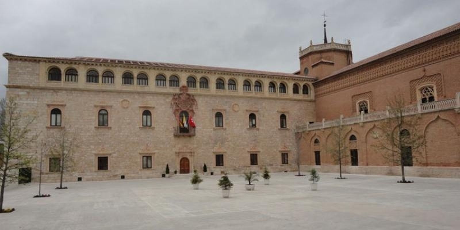 Fachada del Obispado de Alcalá