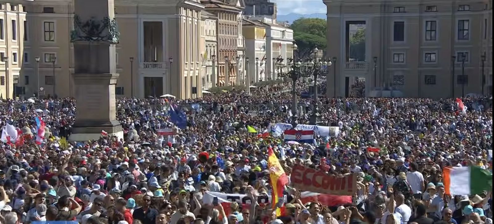 Fieles al término de la celebración