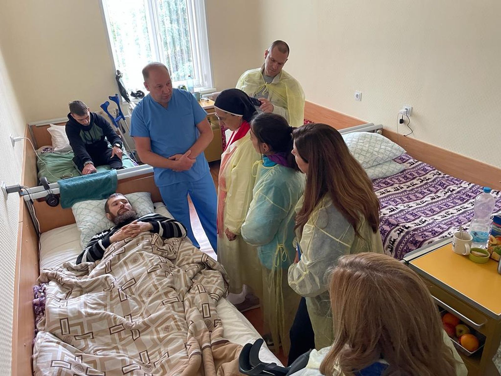 Sor Lucía, visitando el hospital